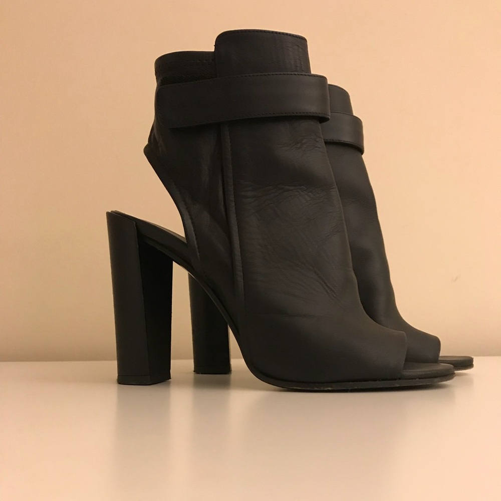 Vince shoes SZ 7.5